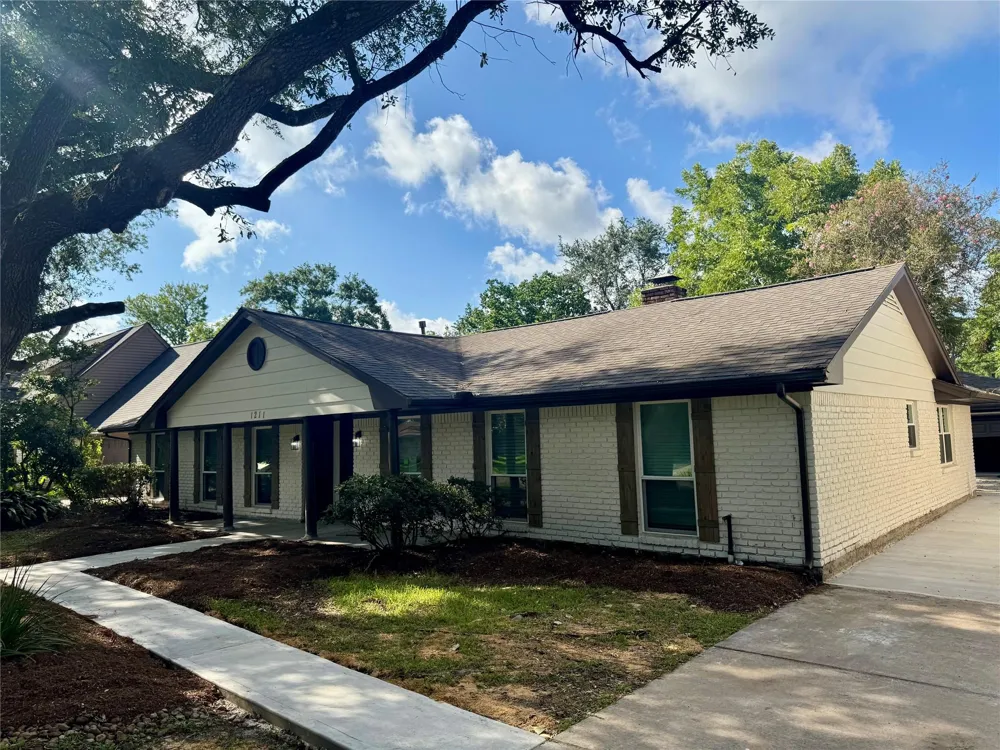 1211 Shorewood Drive Taylor Lake Village, TX 77586