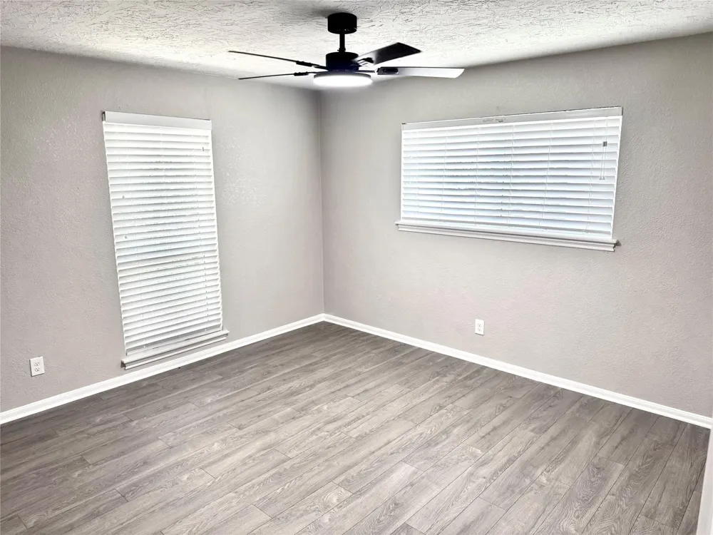 1211 Shorewood Drive Taylor Lake Village, TX 77586