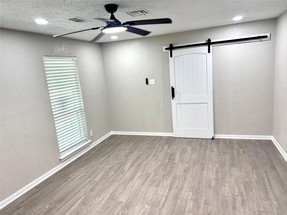 1211 Shorewood Drive Taylor Lake Village, TX 77586