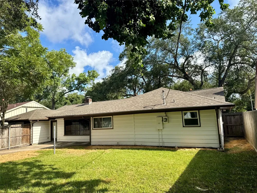 1211 Shorewood Drive Taylor Lake Village, TX 77586
