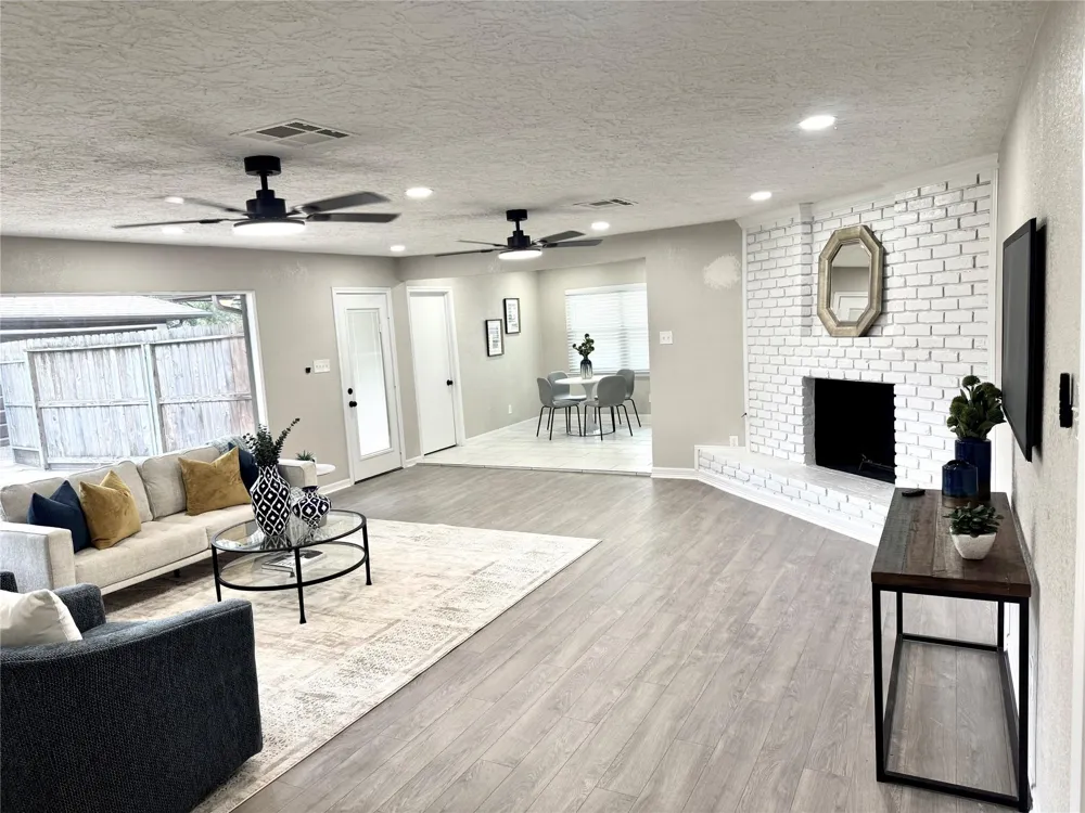 1211 Shorewood Drive Taylor Lake Village, TX 77586