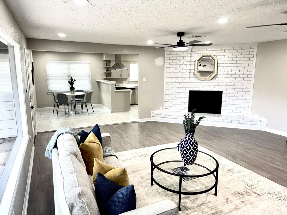1211 Shorewood Drive Taylor Lake Village, TX 77586