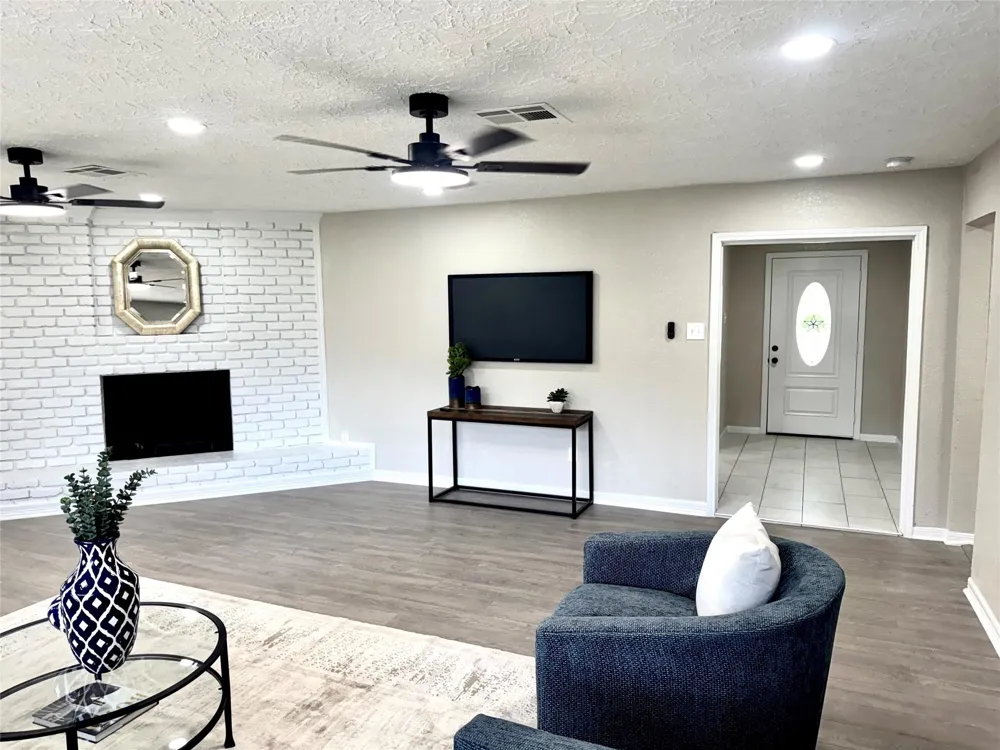 1211 Shorewood Drive Taylor Lake Village, TX 77586