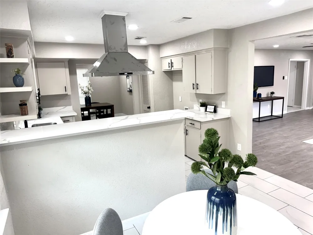 1211 Shorewood Drive Taylor Lake Village, TX 77586