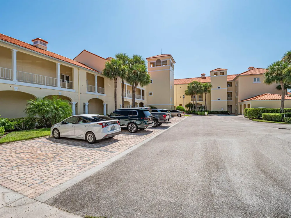 5060 HARMONY CIRCLE #105 Vero Beach, FL 32967