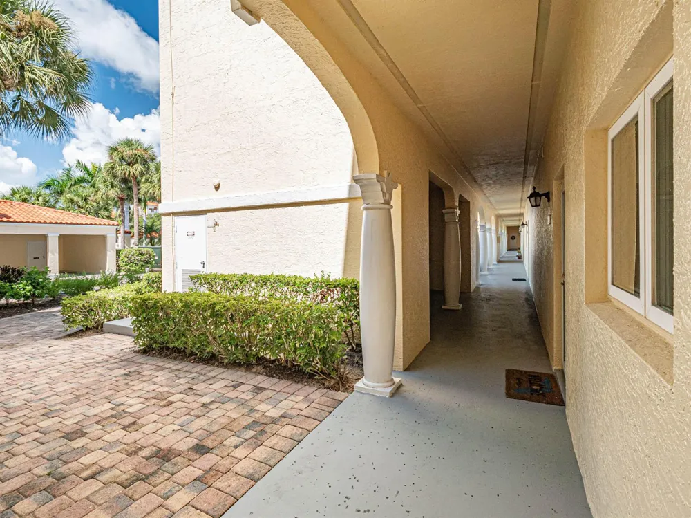 5060 HARMONY CIRCLE #105 Vero Beach, FL 32967