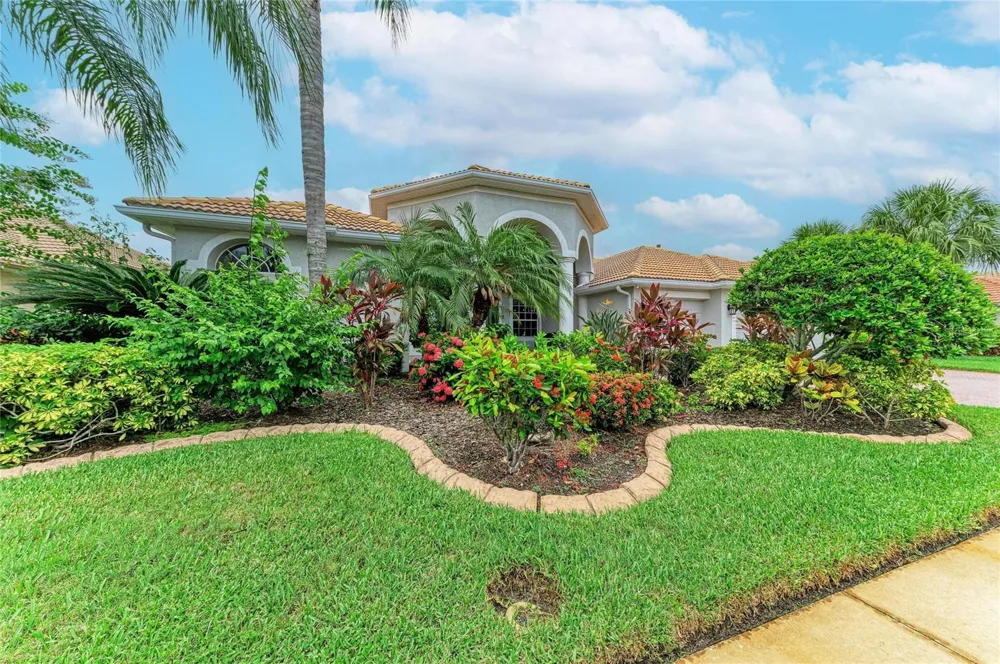 6988 74TH STREET CIRCLE E Bradenton, FL 34203