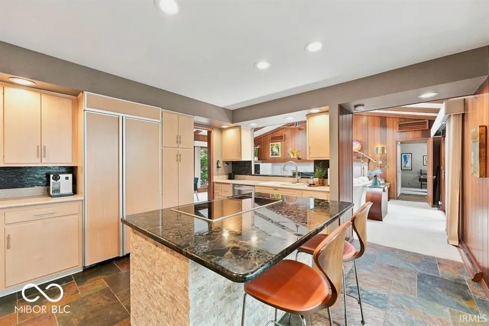 411 Wildwood Lane Muncie, IN 47304