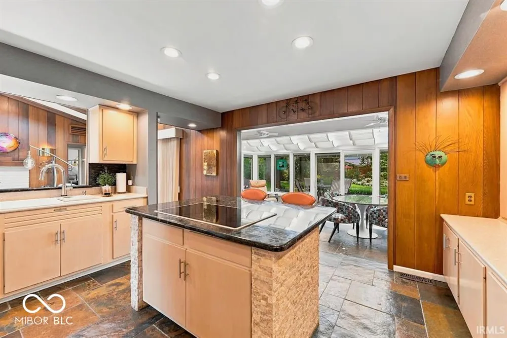411 Wildwood Lane Muncie, IN 47304