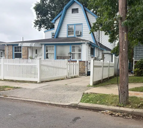 840 Kings Parkway