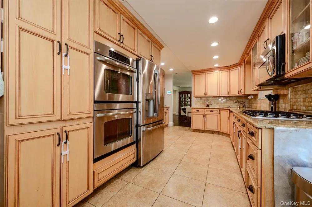 634 Jarvis Avenue Far Rockaway, NY 11691