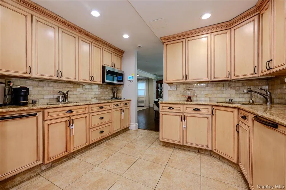 634 Jarvis Avenue Far Rockaway, NY 11691