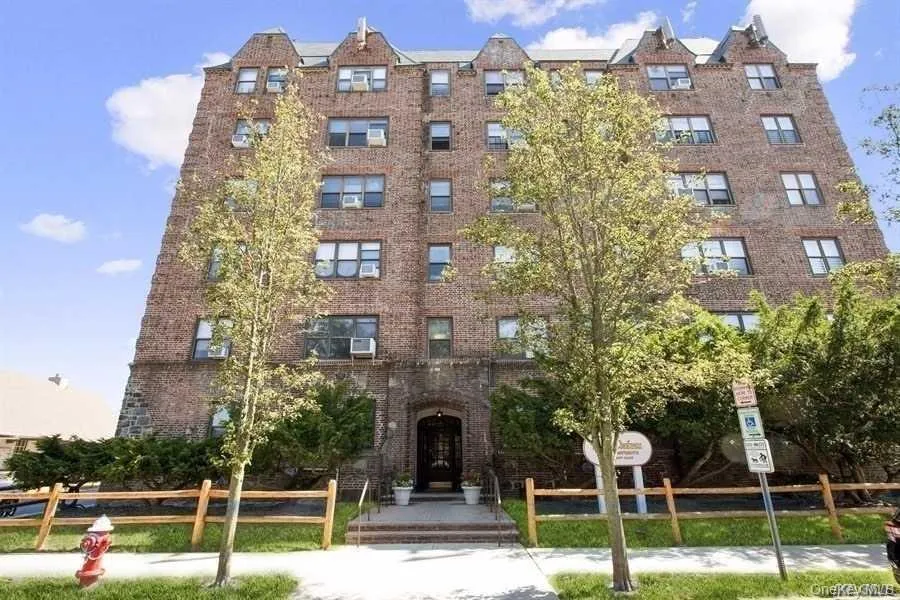 141 Wyckoff Place #4A Woodmere, NY 11598