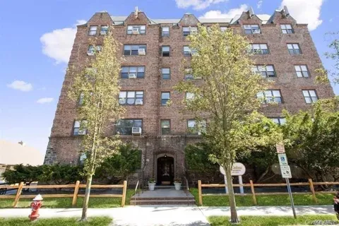141 Wyckoff Place #4A