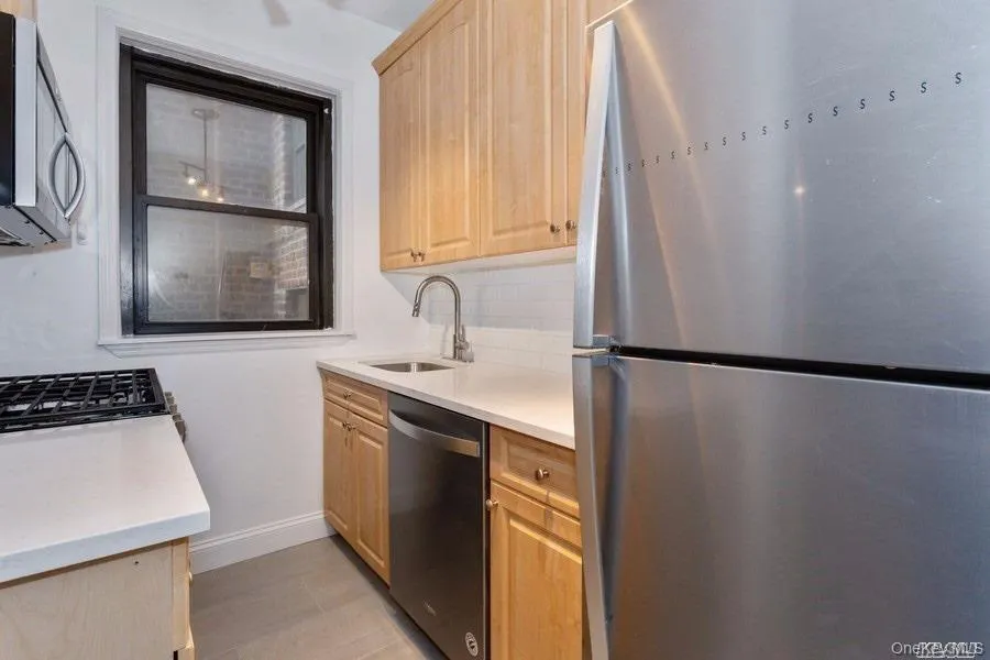 141 Wyckoff Place #4A Woodmere, NY 11598