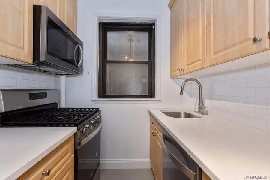 141 Wyckoff Place #4A Woodmere, NY 11598