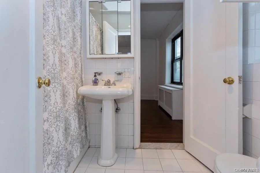 141 Wyckoff Place #4A Woodmere, NY 11598