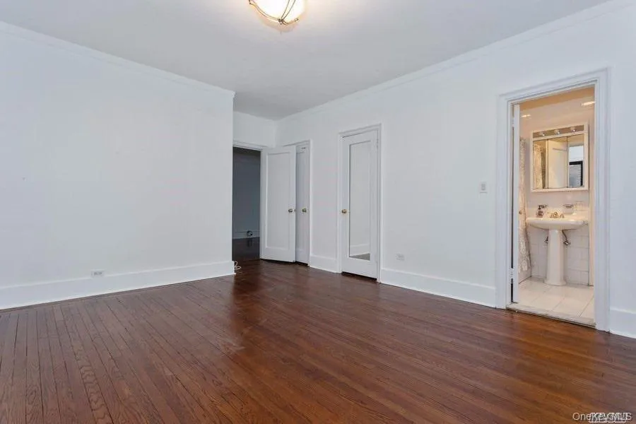 141 Wyckoff Place #4A Woodmere, NY 11598