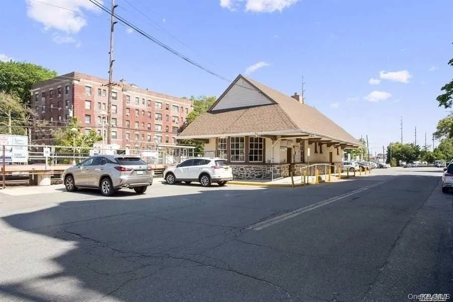 141 Wyckoff Place #4A Woodmere, NY 11598
