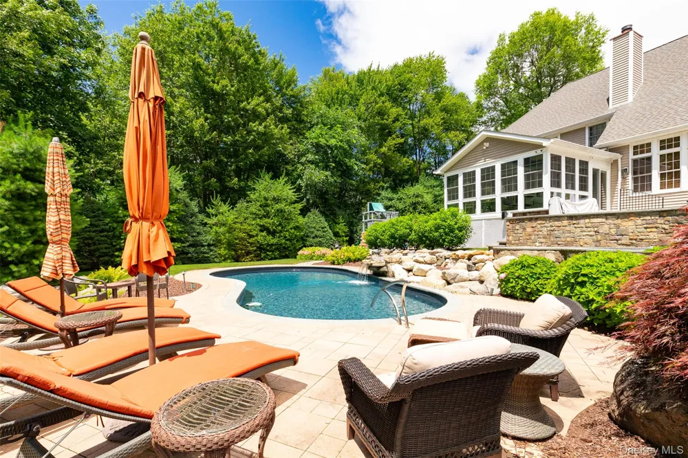 8 Glen Brook Court Wappingers Falls, NY 12590
