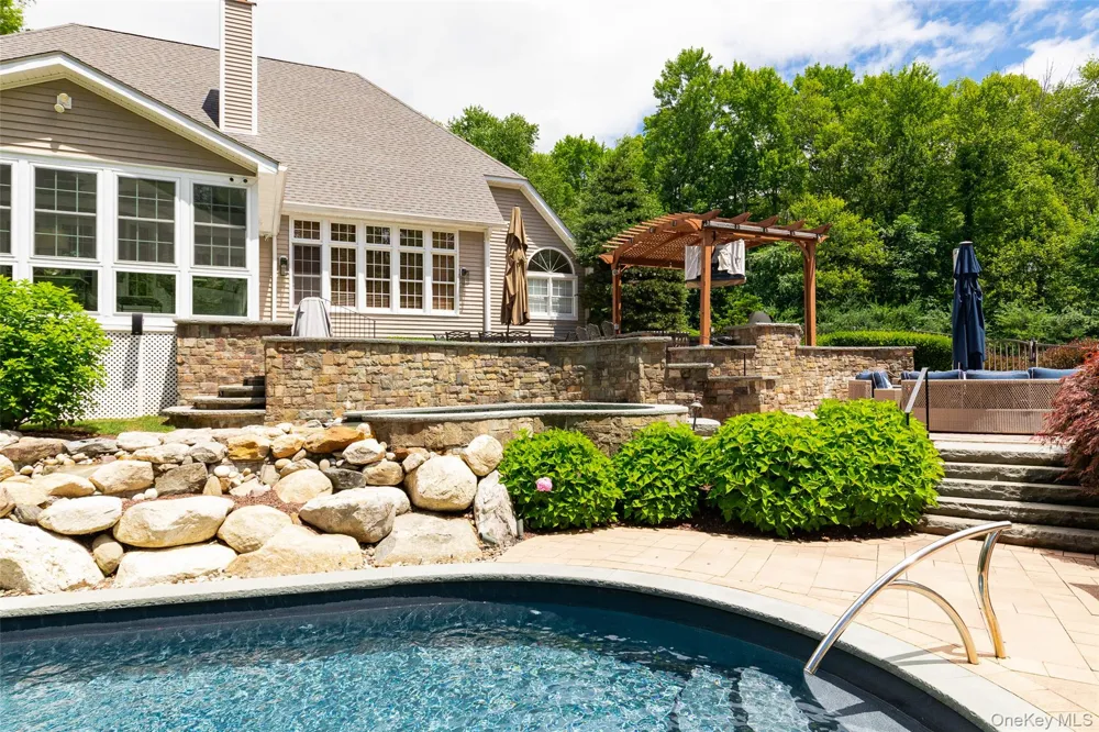 8 Glen Brook Court Wappingers Falls, NY 12590