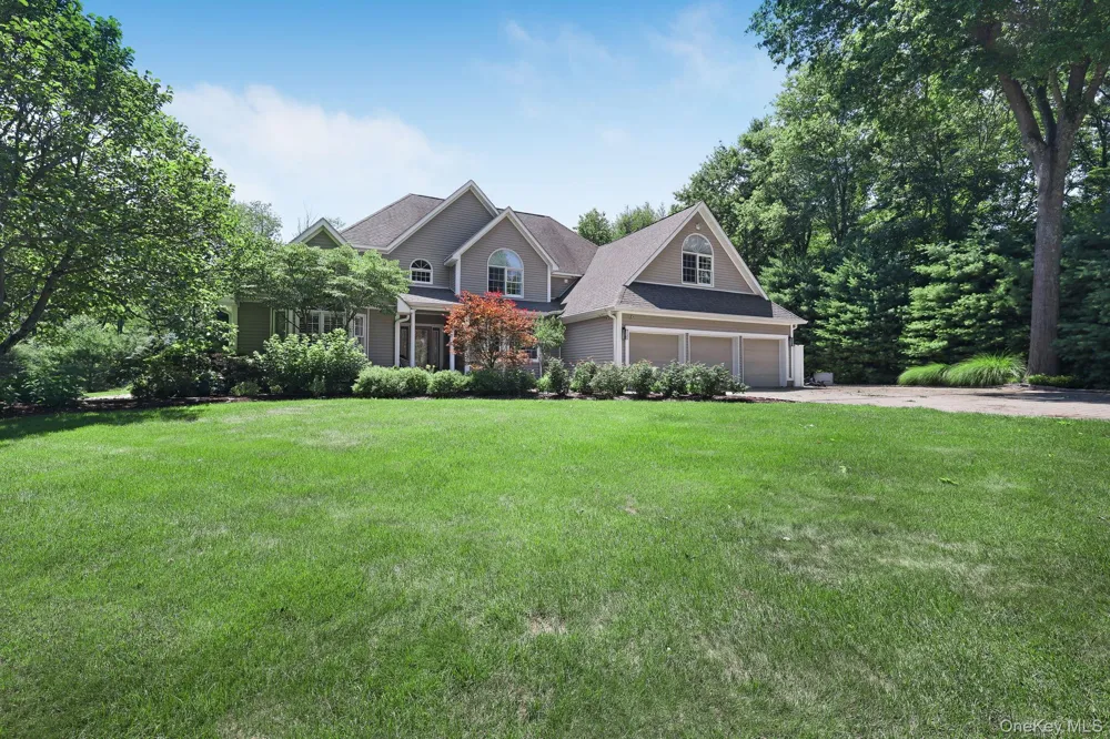8 Glen Brook Court Wappingers Falls, NY 12590
