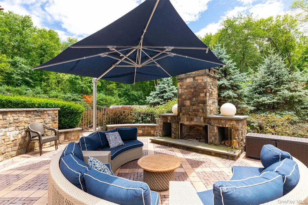 8 Glen Brook Court Wappingers Falls, NY 12590