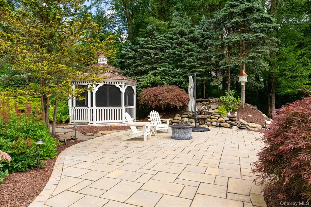 8 Glen Brook Court Wappingers Falls, NY 12590