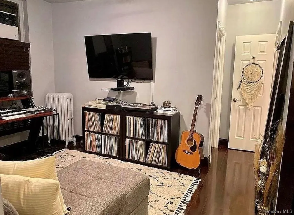 21-06 35th Street #1B Astoria, NY 11105