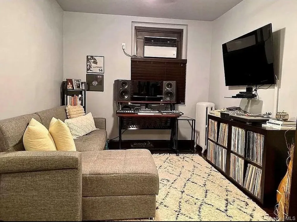 21-06 35th Street #1B Astoria, NY 11105