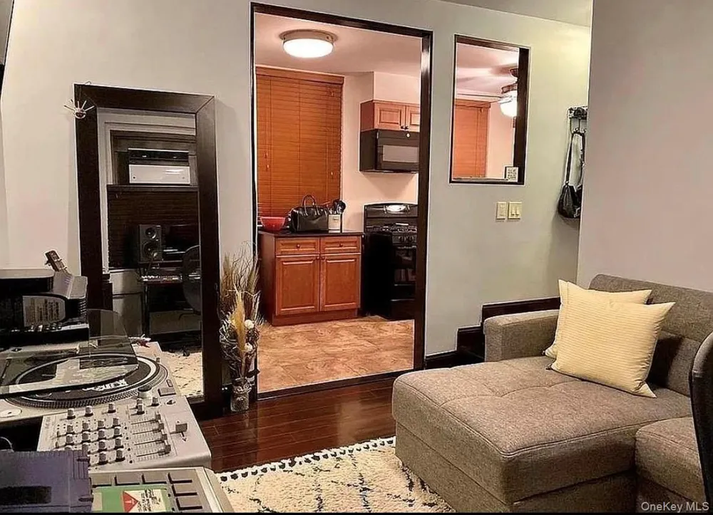 21-06 35th Street #1B Astoria, NY 11105