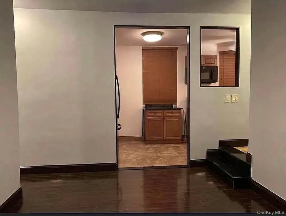 21-06 35th Street #1B Astoria, NY 11105