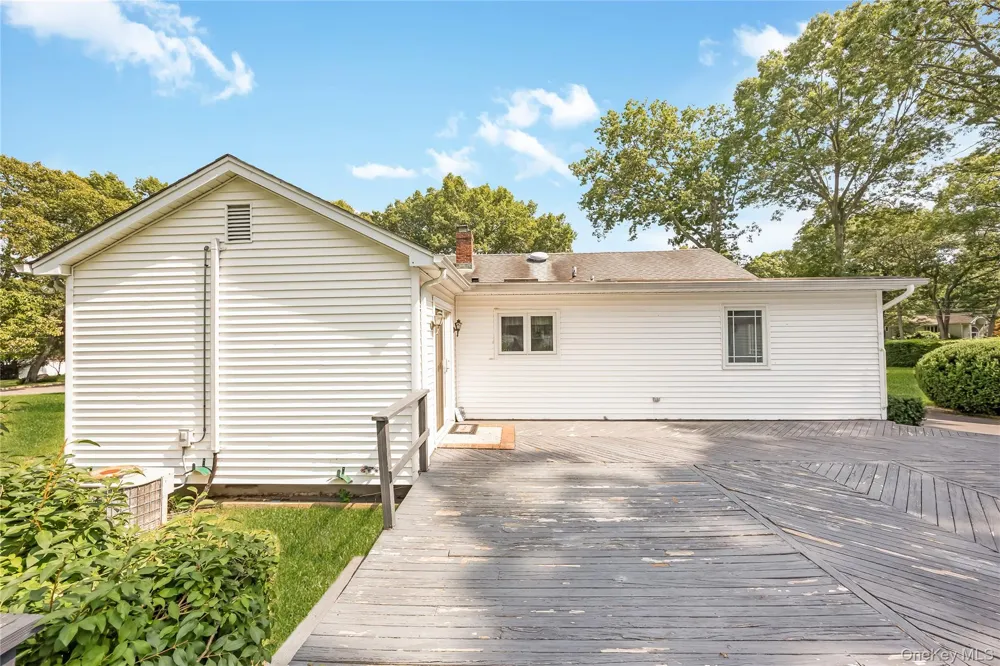 42 Pineacre Drive Smithtown, NY 11787