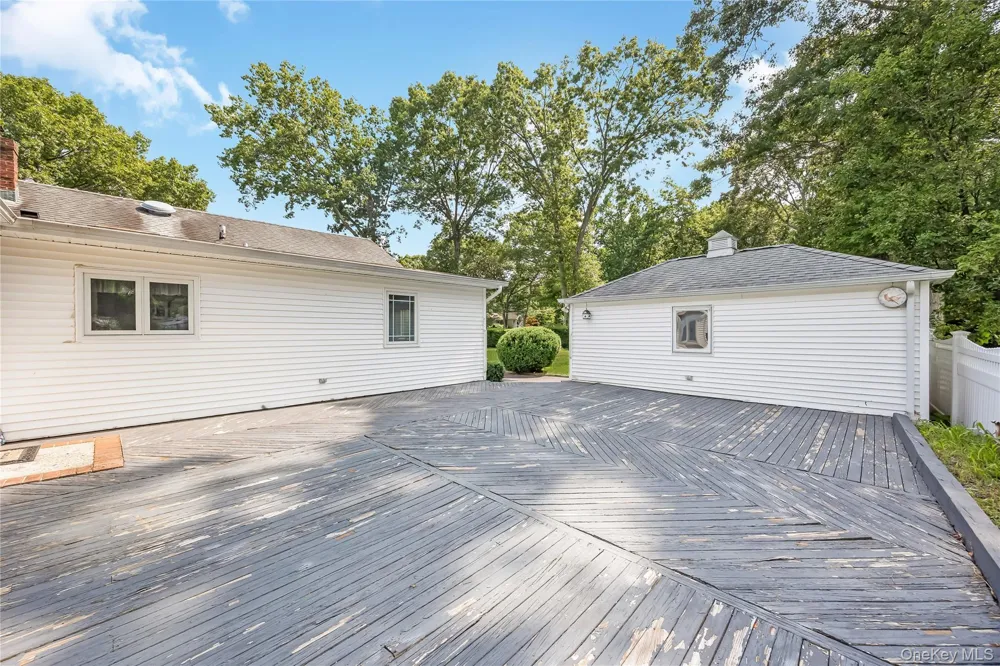 42 Pineacre Drive Smithtown, NY 11787