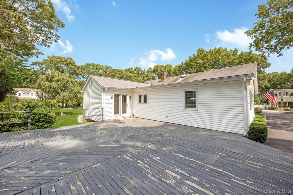 42 Pineacre Drive Smithtown, NY 11787