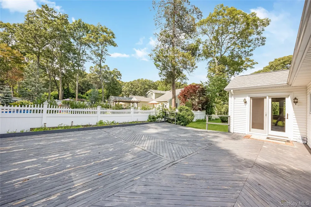 42 Pineacre Drive Smithtown, NY 11787