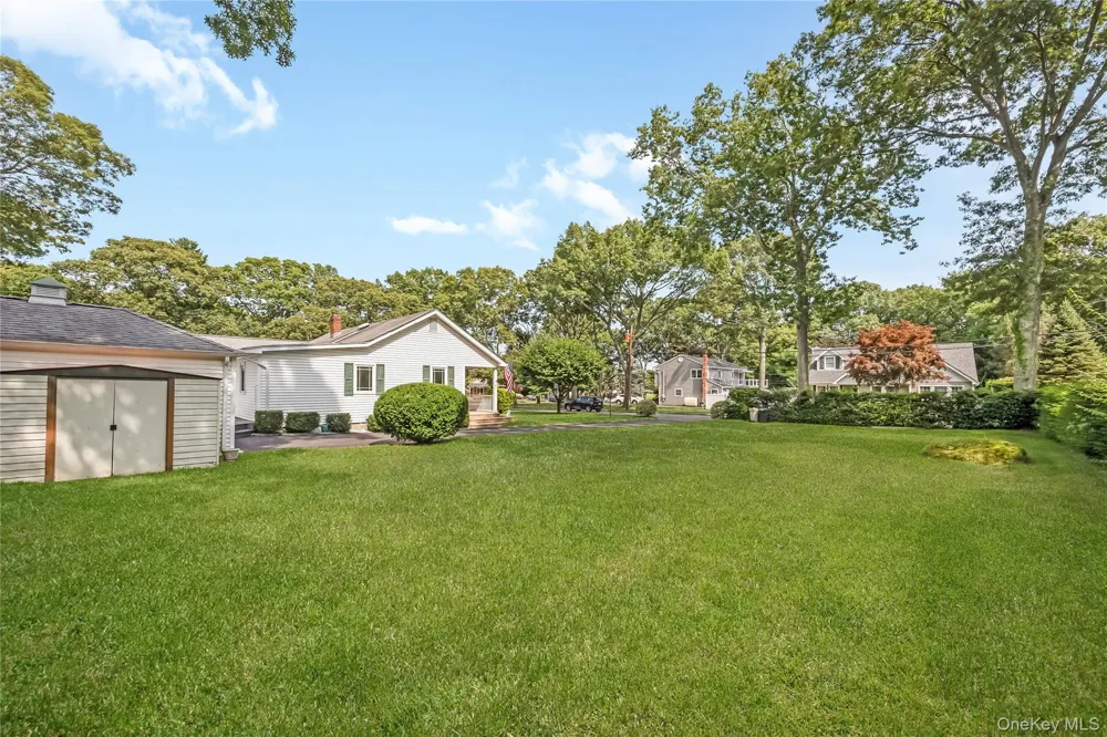 42 Pineacre Drive Smithtown, NY 11787