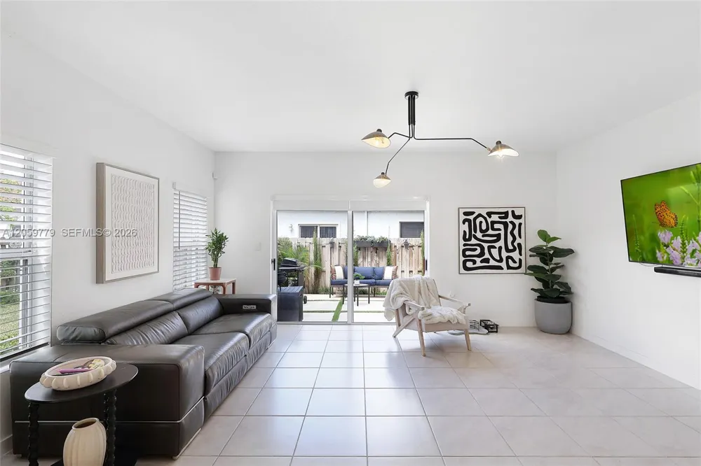357 NE 1st Dr Florida City, FL 33034