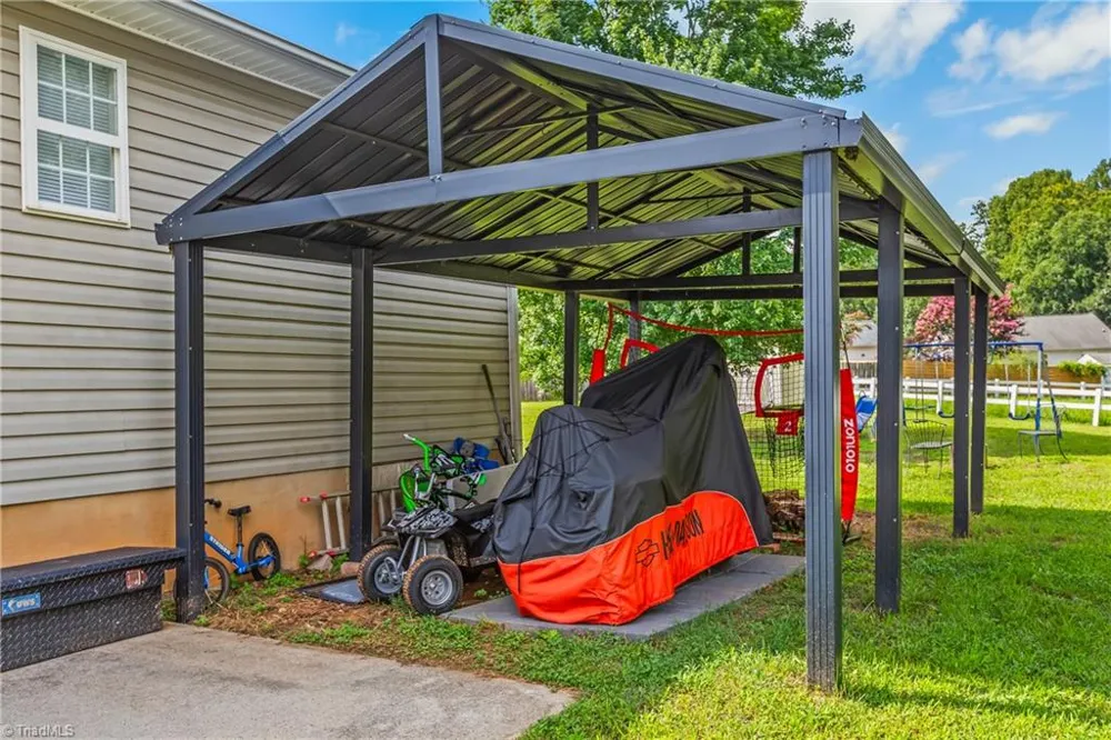 555 Brown Stone Court Kernersville, NC 27284