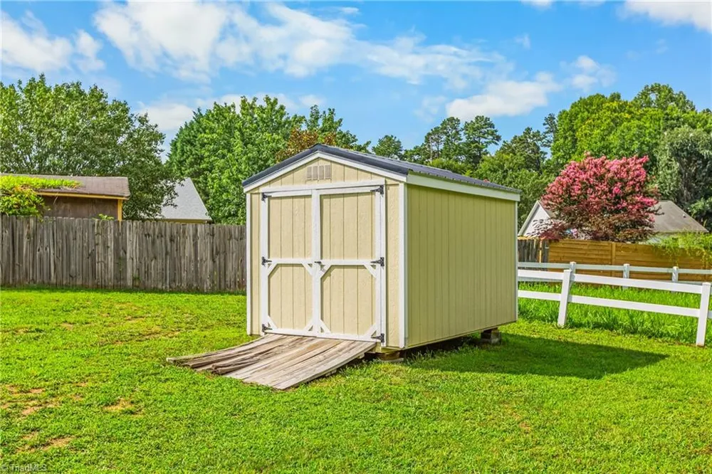 555 Brown Stone Court Kernersville, NC 27284