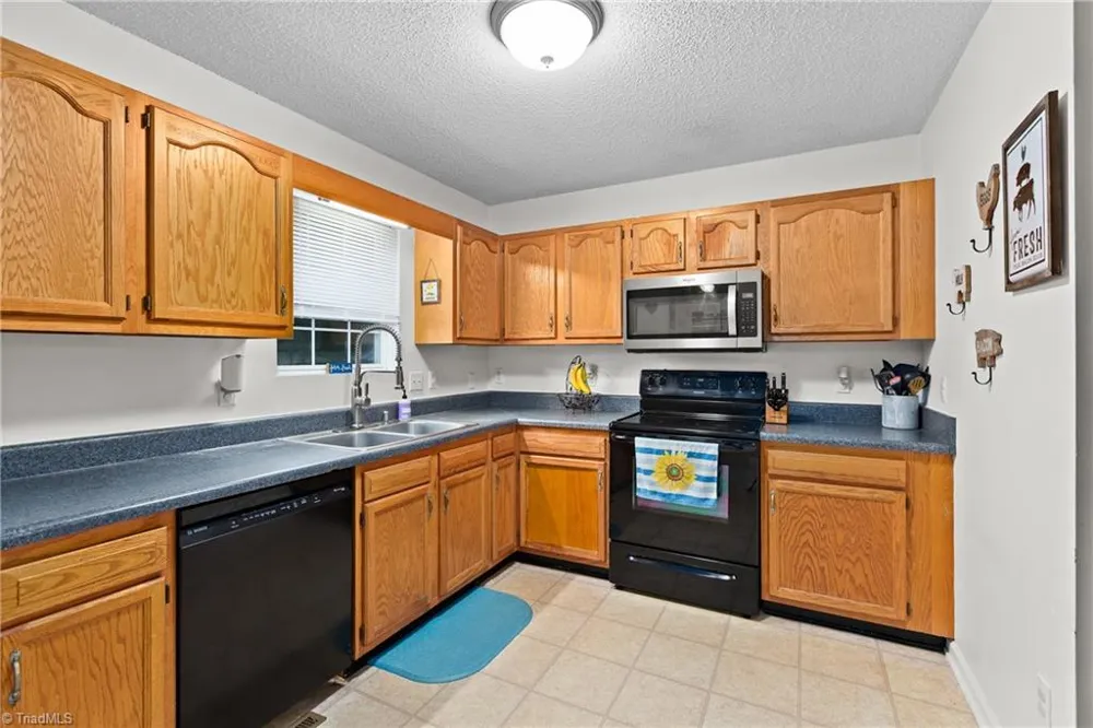 555 Brown Stone Court Kernersville, NC 27284