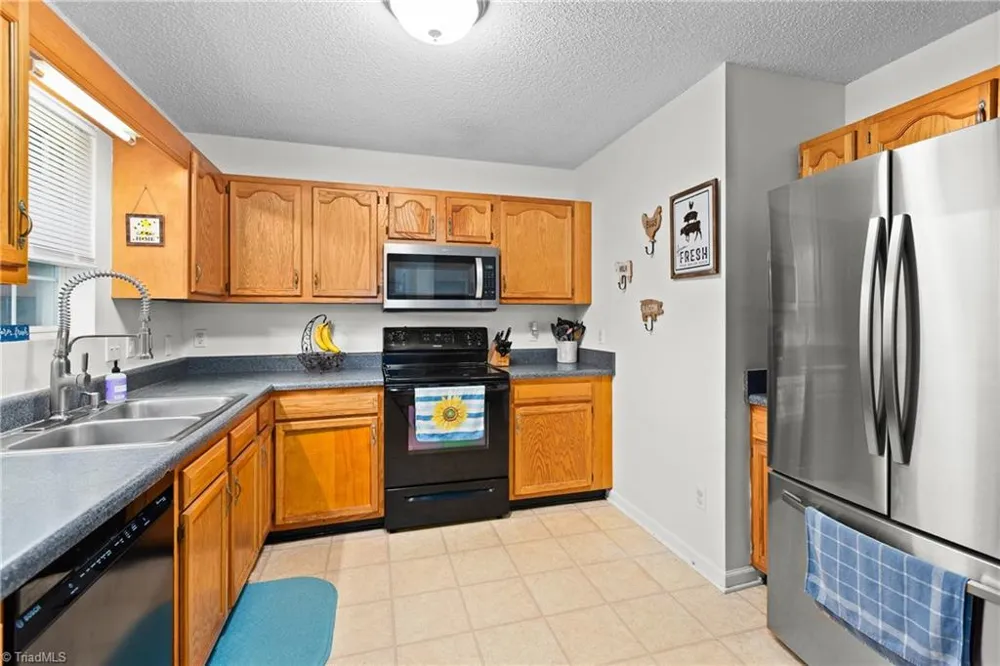 555 Brown Stone Court Kernersville, NC 27284