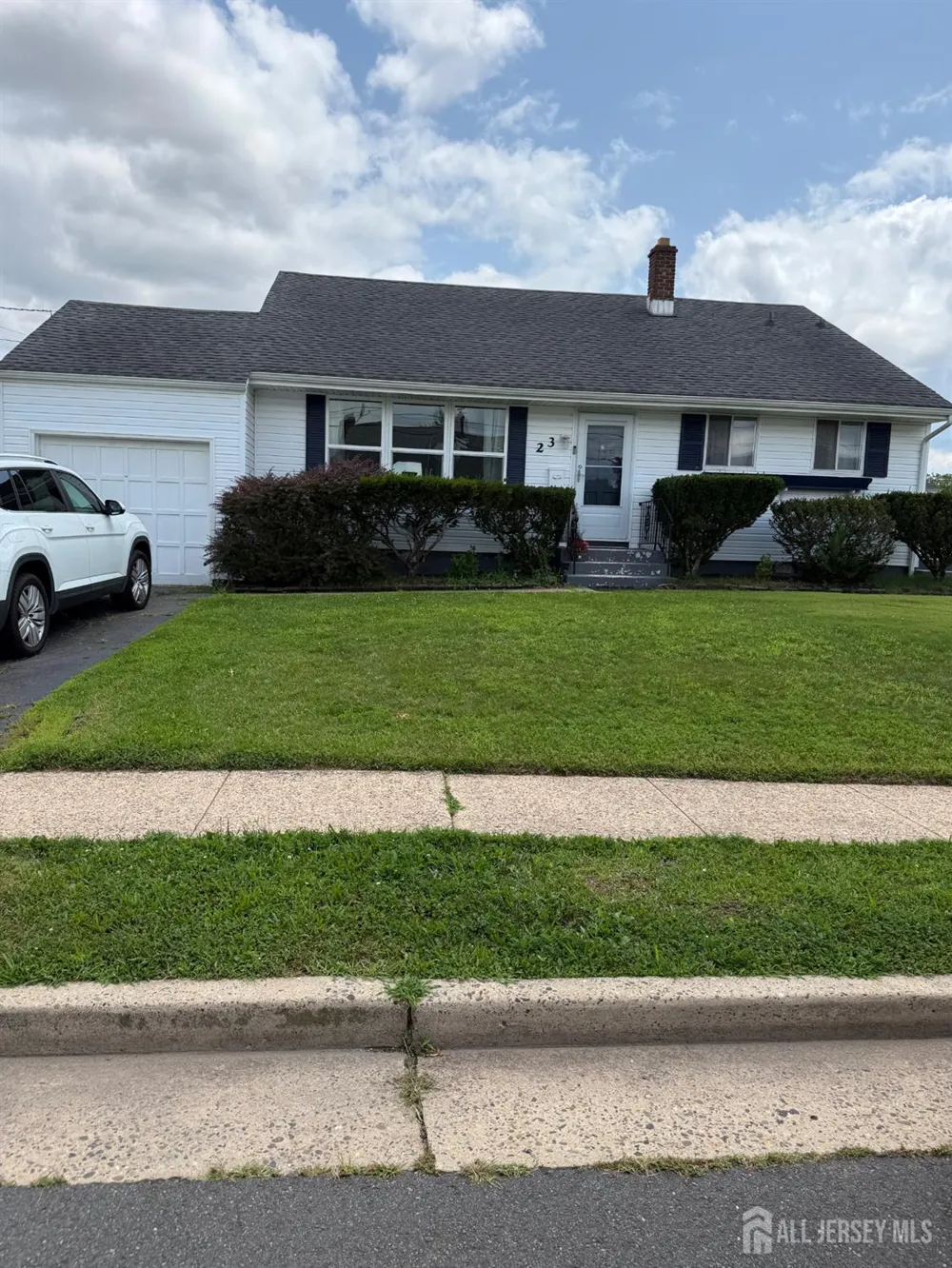 23 Sims Road Edison, NJ 08817