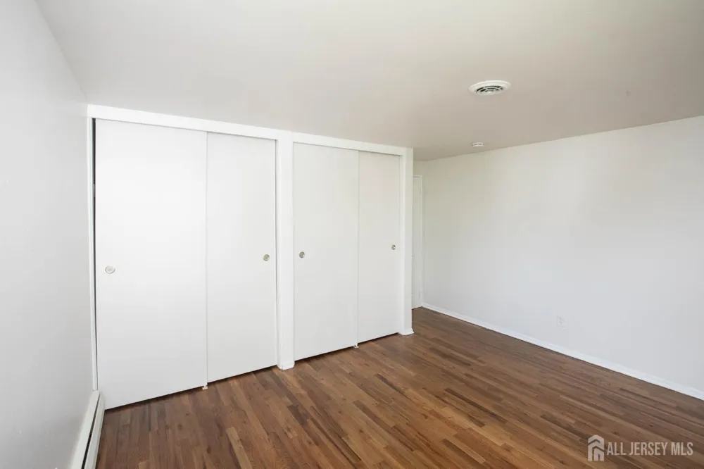 23 Sims Road Edison, NJ 08817