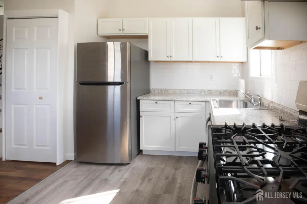 23 Sims Road Edison, NJ 08817