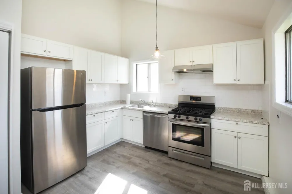23 Sims Road Edison, NJ 08817