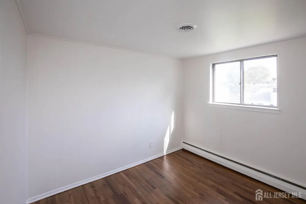 23 Sims Road Edison, NJ 08817