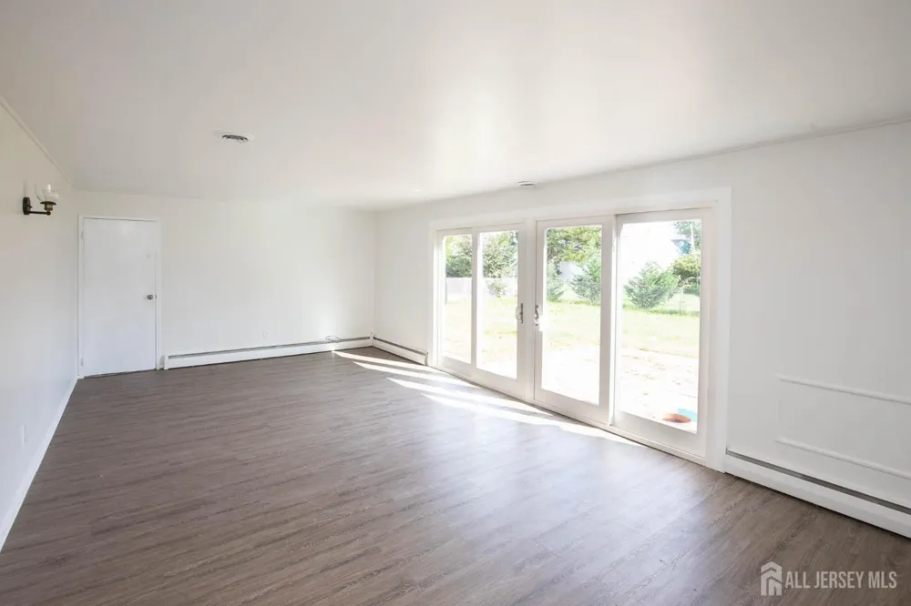 23 Sims Road Edison, NJ 08817