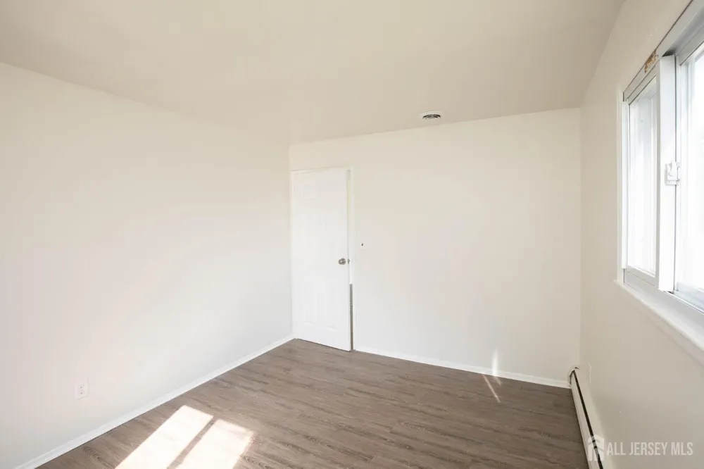 23 Sims Road Edison, NJ 08817