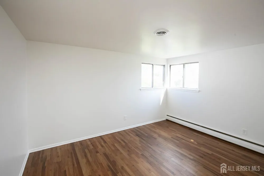 23 Sims Road Edison, NJ 08817